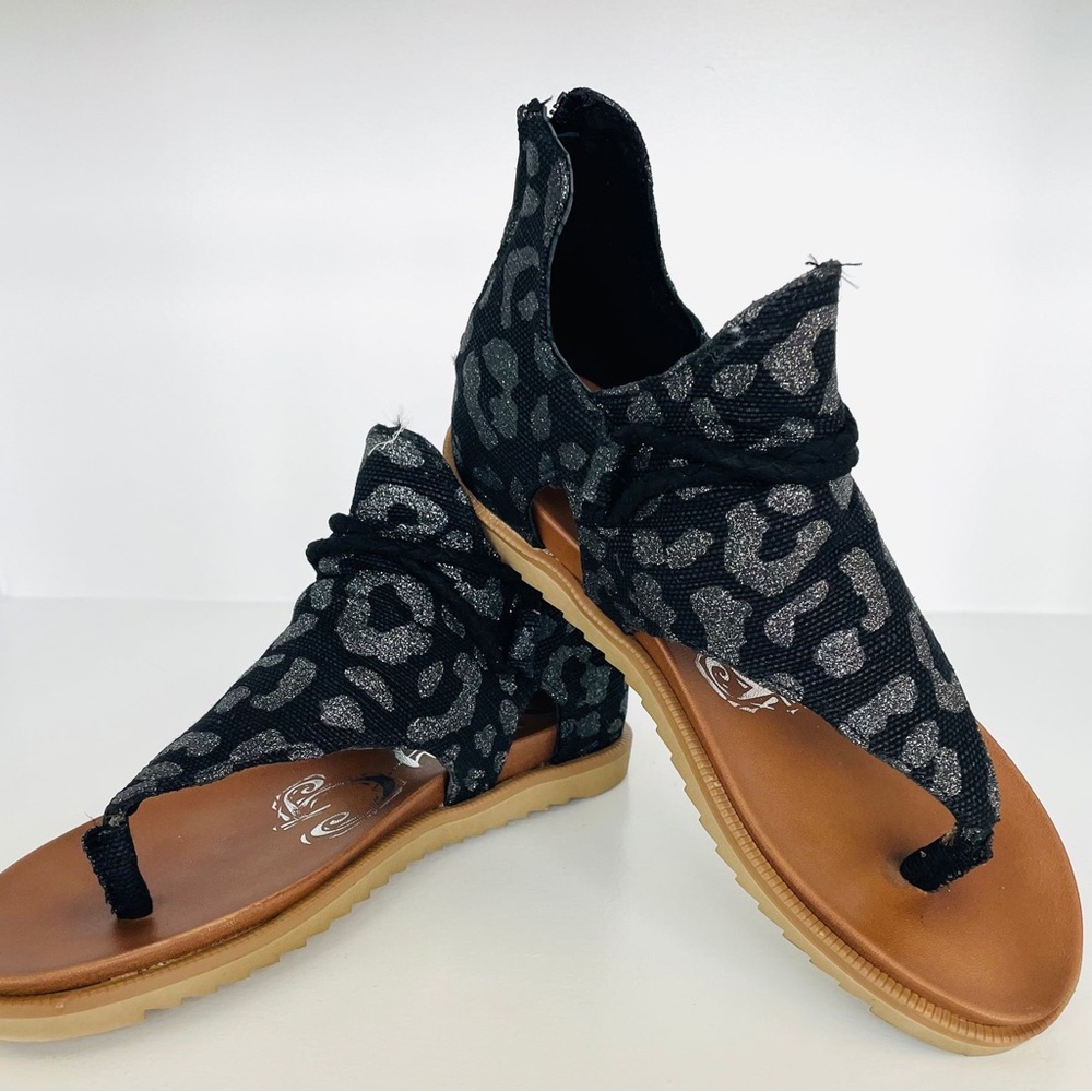 Black On Black Leo Thing Sandal